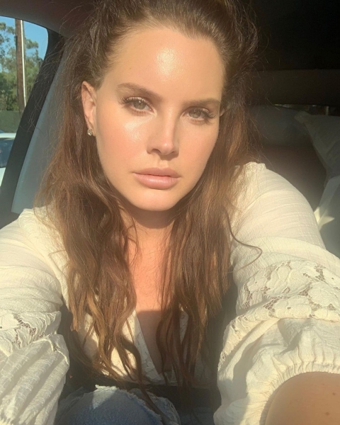 Lana Del Rey выпустила еще один интимный альбом