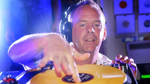 Фотограф выплатит штраф после опасного крушения дрона у Fatboy Slim
