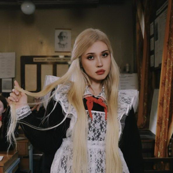 Рецензия на клип Dead Blonde «Пионерка»: С красною помадой примут в комсомол
