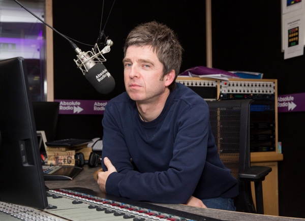 Oasis выпустил новую версию Up In The Sky