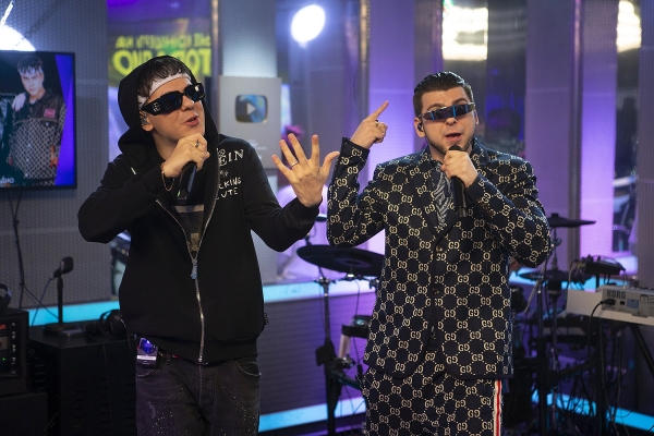 Gayazovs Brothers воспели Россию в «Там, где кайф»